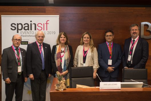 La Comisión Europea lanza una plataforma internacional para coordinar un marco global de finanzas sostenibles