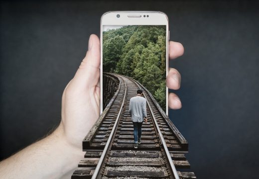 manipulation-smartphone-2507499_1920