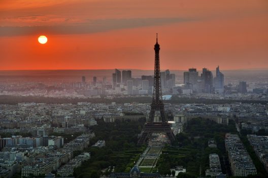 paris-843229_1920