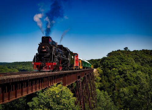 train-1728537_1920