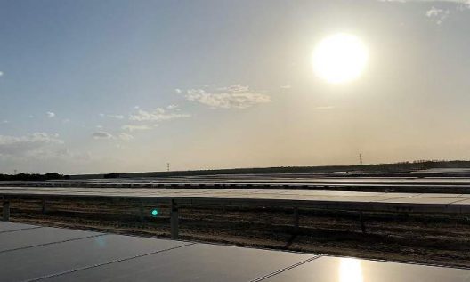 700x420_parque-energia-solar-placas-sol-solaria-770x420