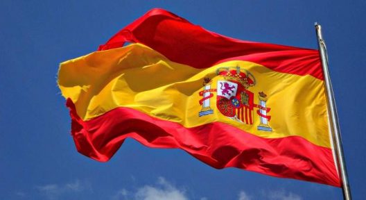 bandera-espana-cielo-azul-770-pixabay