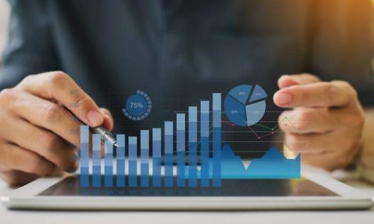 700x420_inversor-grafico-empresario-resultados-balance-informe-dreamstime