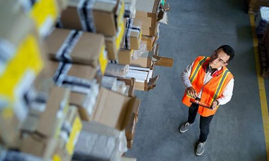 700x420_Trabajador-Istock-770