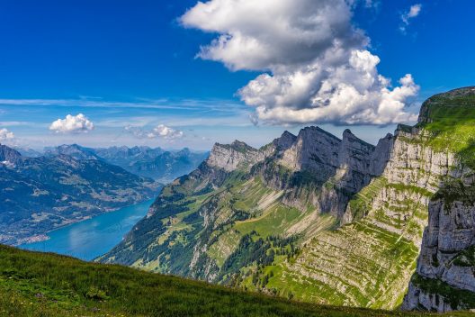 mountains-5237939_1920