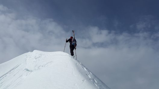 backcountry-skiiing-2289970_1920