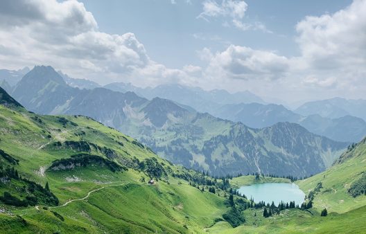 mountains-6531903_1920
