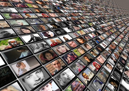 people-1087838_1920