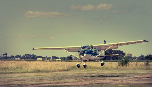 plane-3557219_1920