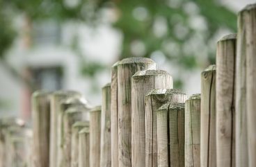 fence-470221_1920-368x241-1