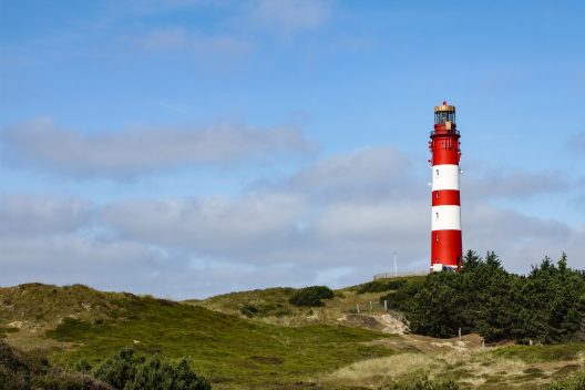 lighthouse-1414835_1920