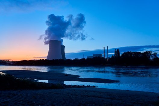 nuclear-power-plant-4526561_1920