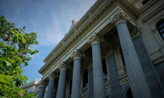 700x420_bolsa-madrid-exterior-edificio-arbol-ibex-getty-770x420-1