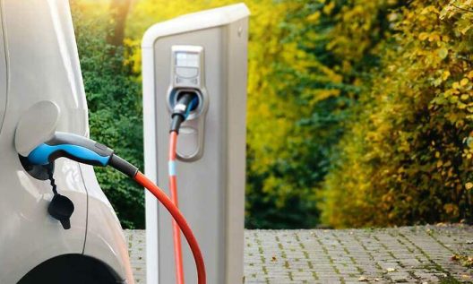 700x420_Coche-electrico-istock-1200