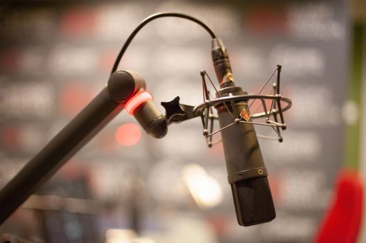 microphone-4340507_1920
