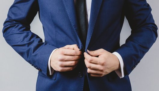 businessman-g5cad6eb46_640