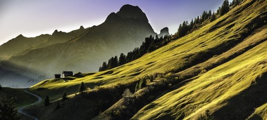 mountain-range-g75bd46c26_640