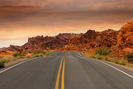 road-ge6a5eaa56_640