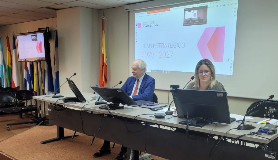 Andrea González, Directora y Secretaria General de Spainsif, hace balance tras más de cinco años en el foro y un ejercicio al frente del equipo: "Con este nuevo Plan Estratégico 2025-2027, Spainsif da respuesta a las necesidades de implementación y asentamiento de la inversión sostenible, prestando especial atención a los frentes en donde es posible aportar más valor desde el foro. Entre ellos, las preferencias de sostenibilidad del inversor retail, la respuesta de la comunidad inversora a las megatendencias en biodiversidad, las finanzas de transición y la innovación en mecanismos de financiación con criterios ambientales, sociales y de gobernanza." 