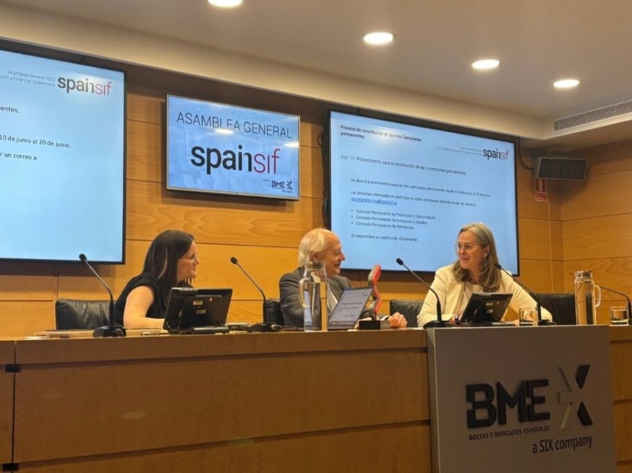 Imagen presidente saliente y nueva presidenta en la Asamblea General